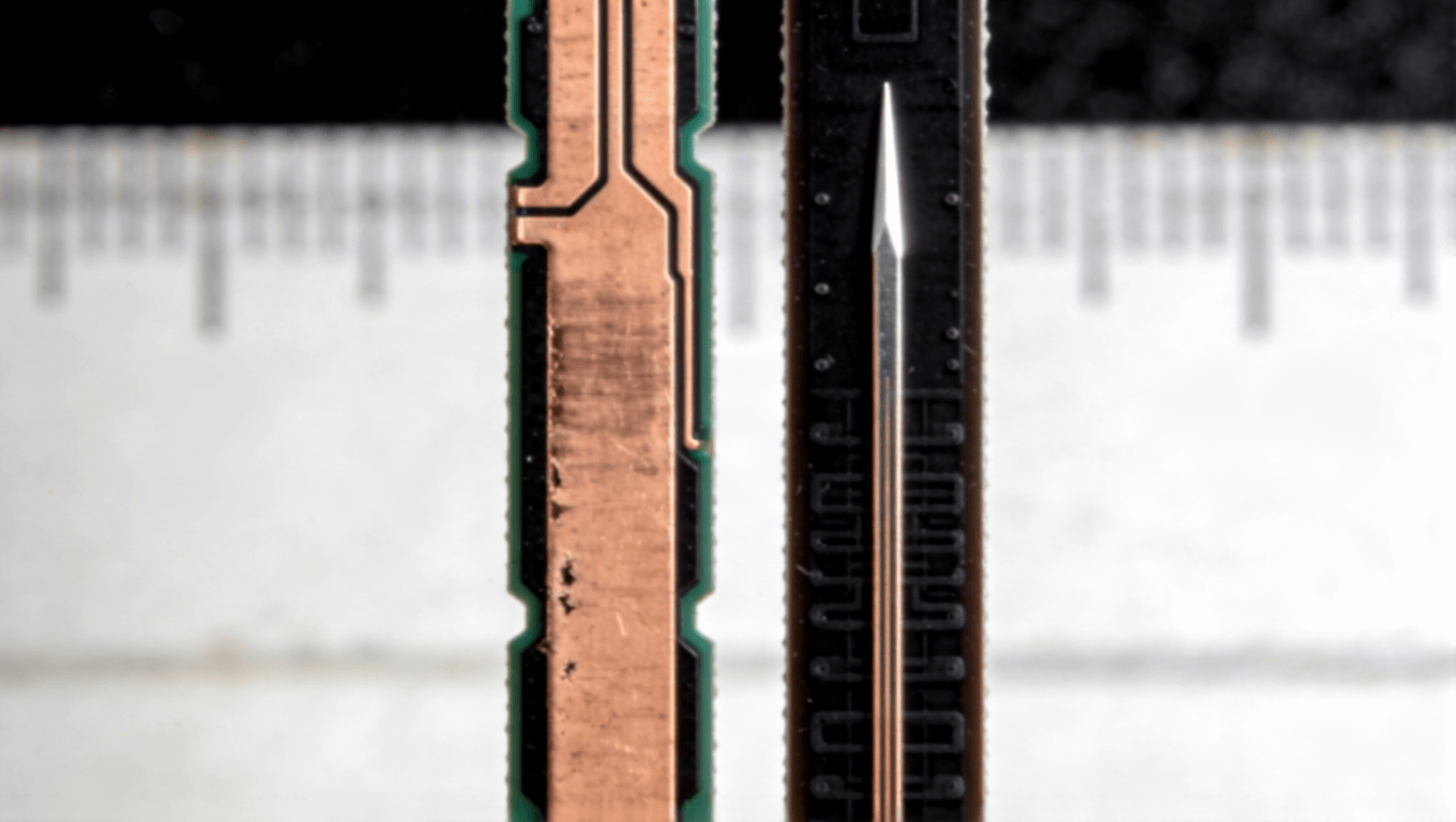 传统PCB线路与IC载板超细线路的微距精度对比特写 传统PCB线路与IC载板超细线路的微距精度对比特写